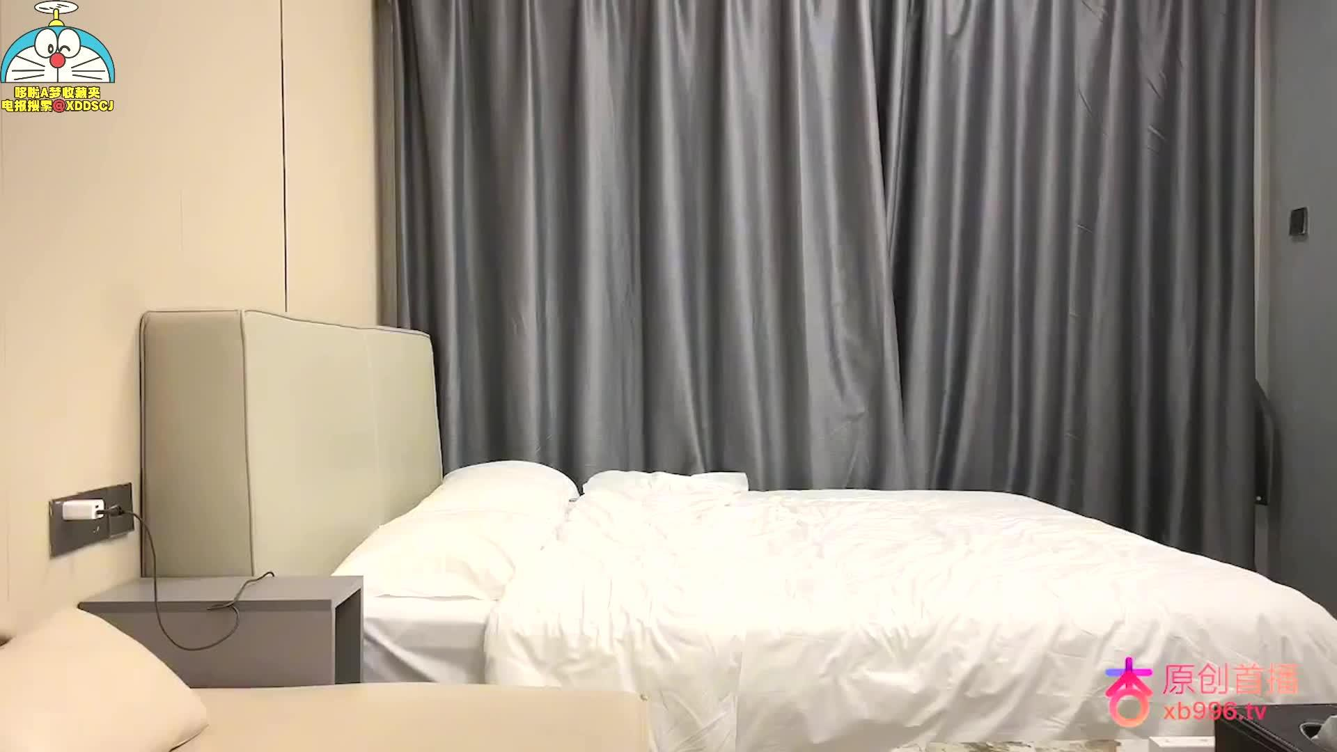 约炮在校大学生兼职身材凹凸有致封面图