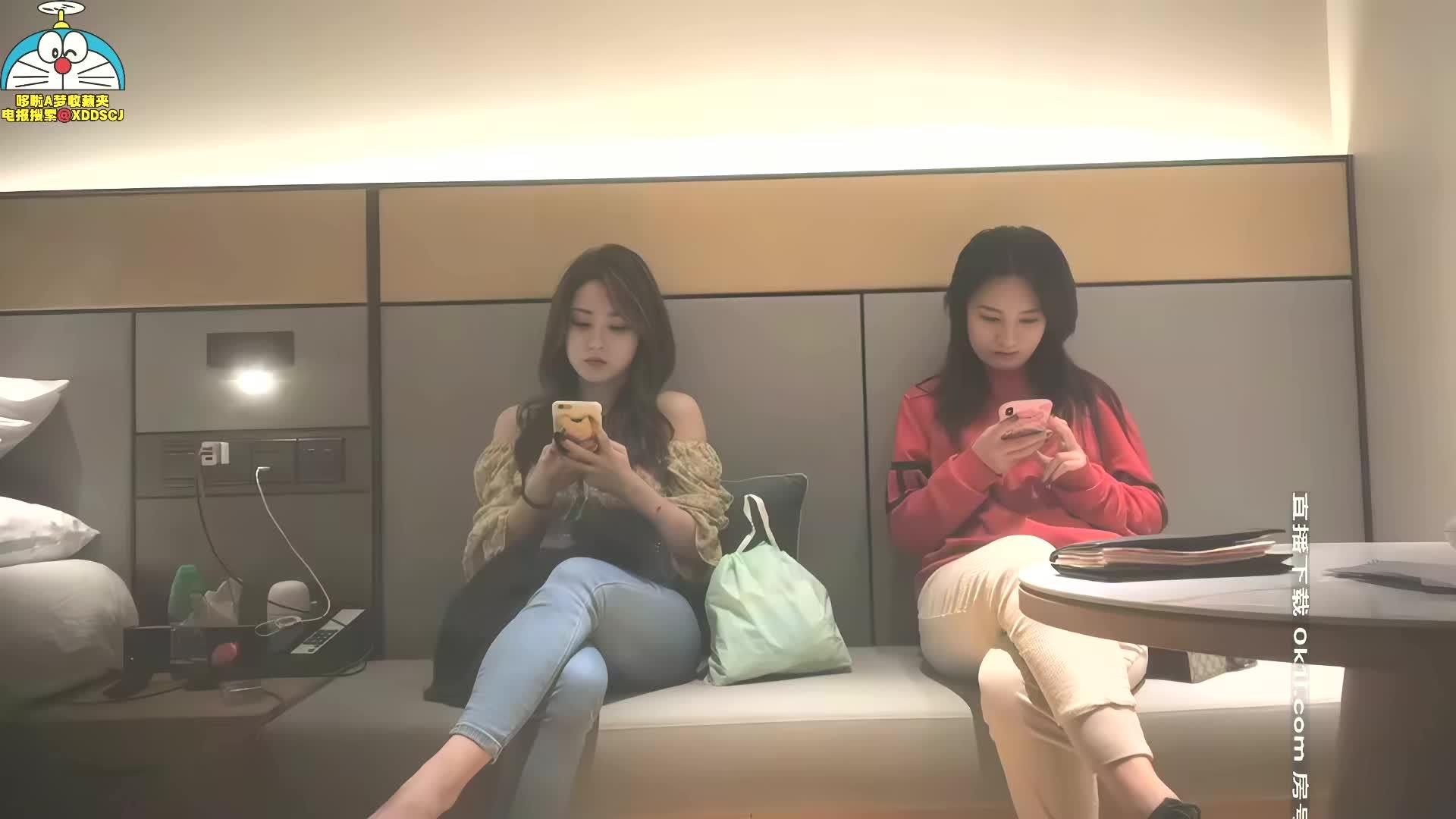 牛仔裤美臀宝藏小姐姐封面图