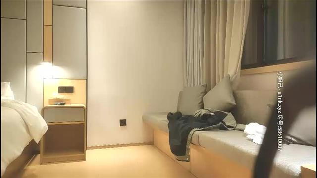 身材和颜值还是很好的黑丝加持下很诱人封面图