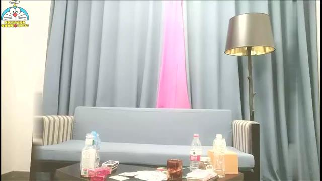 来两妹子留一个黑色外围网红脸封面图