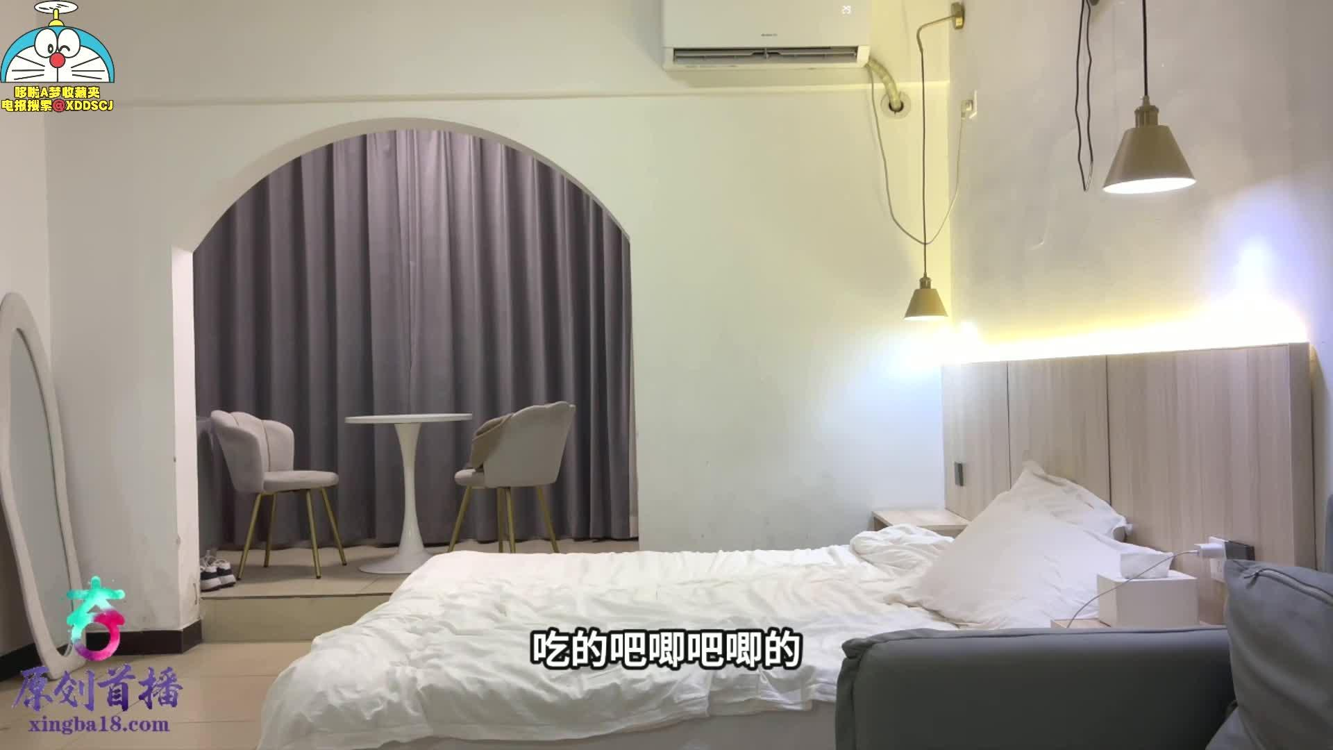 大三的学生妹身材苗条没赘肉皮肤雪白封面图