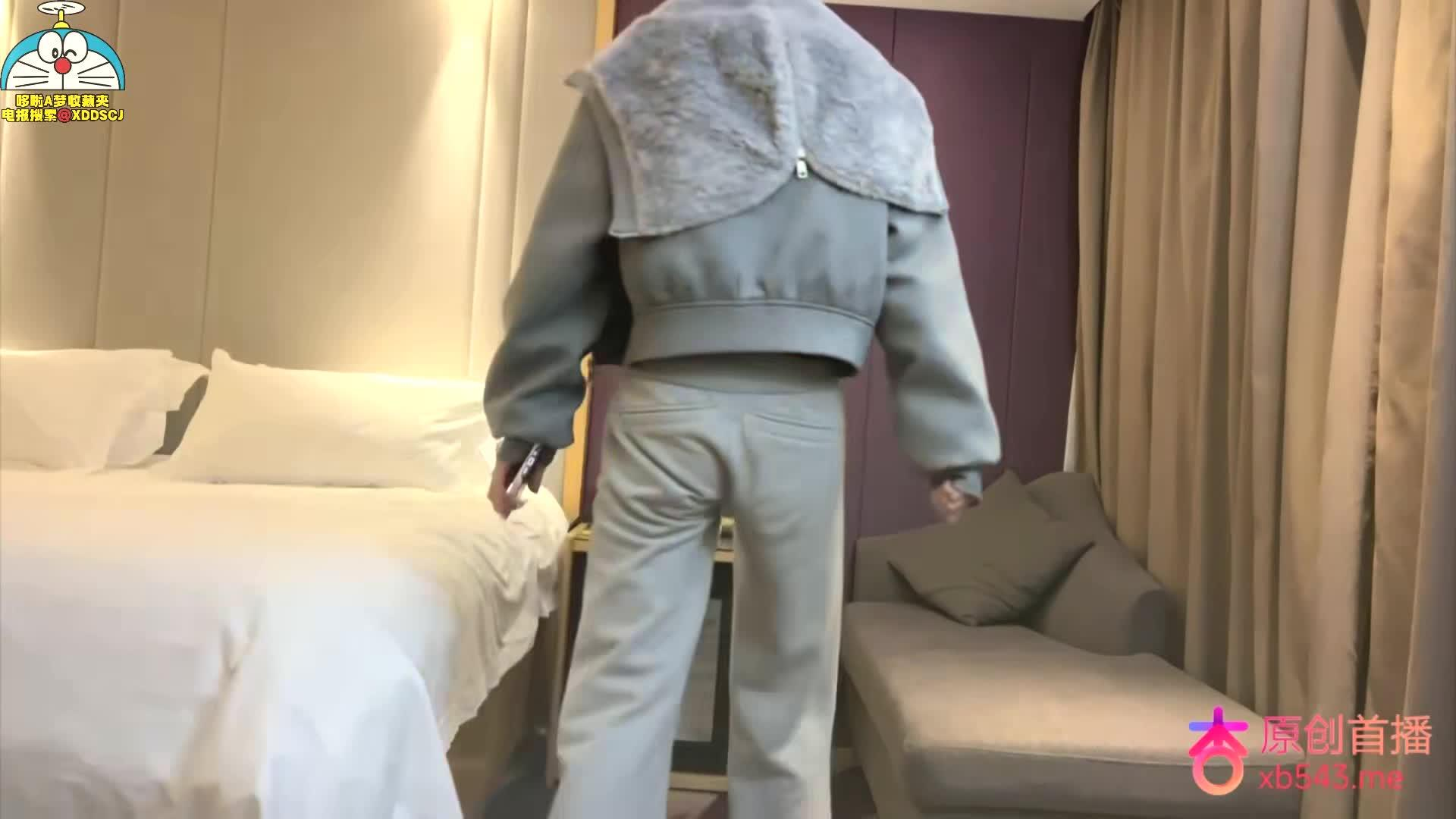 白虎美女身材超级苗条上粉下紧水超多封面图