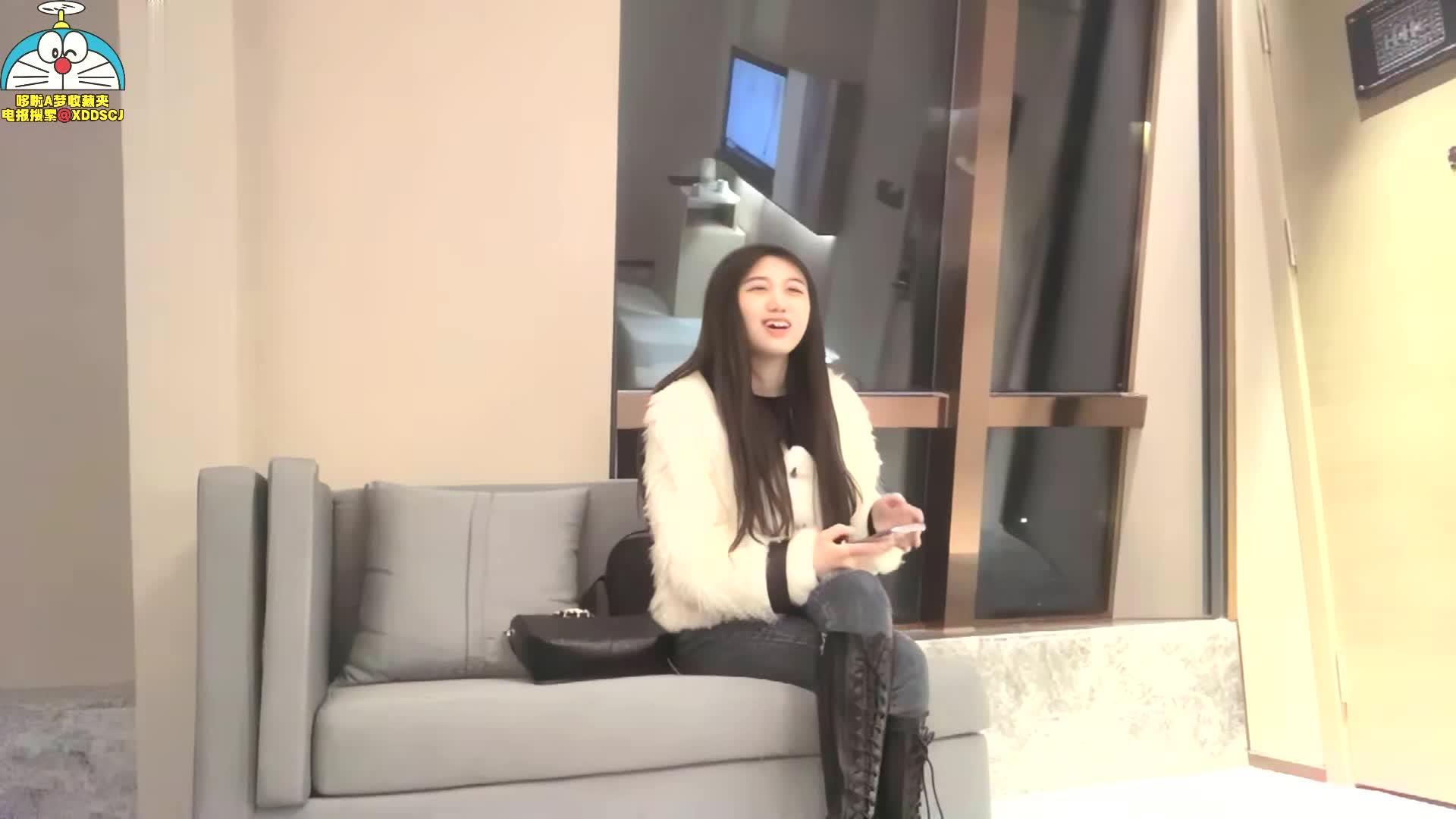 笑起来甜美妹子舌吻舔弄奶头按头口交封面图