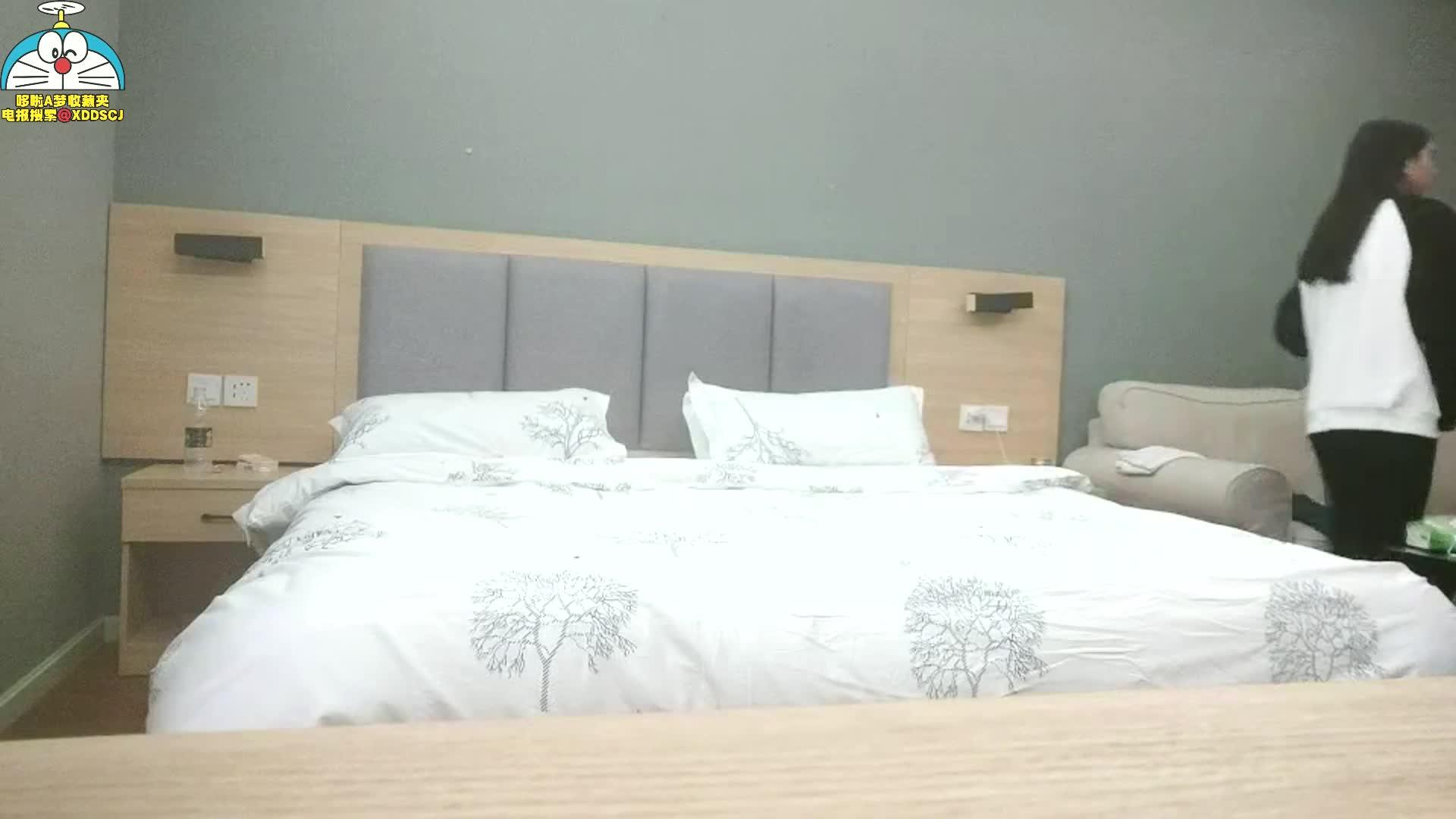 平面模特前凸后翘封面图