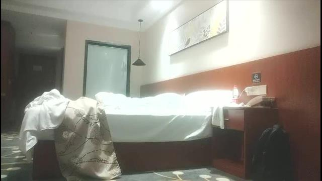 _白皙小少妇黑丝诱惑白臀高耸乳浪波动封面图