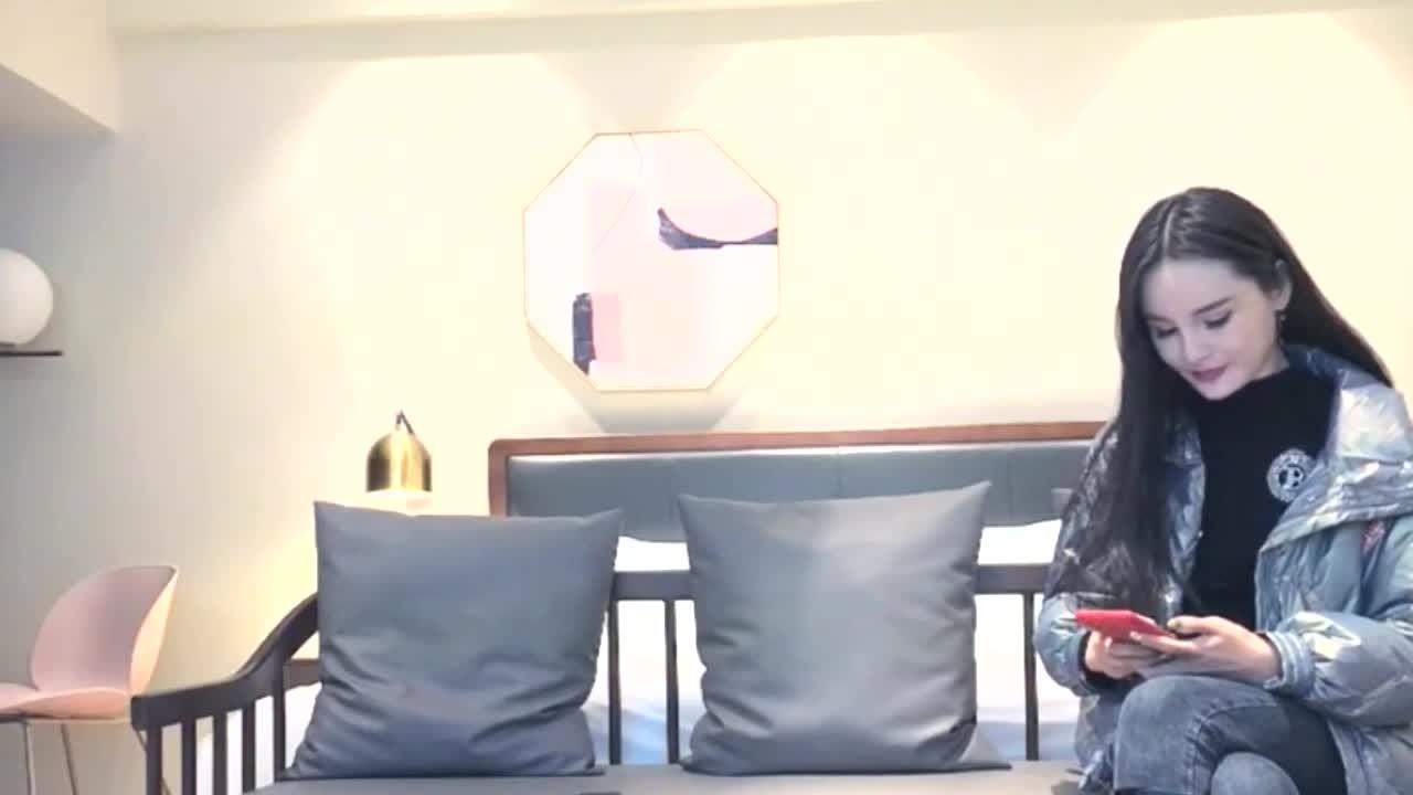混血美女长黑发身材极好封面图