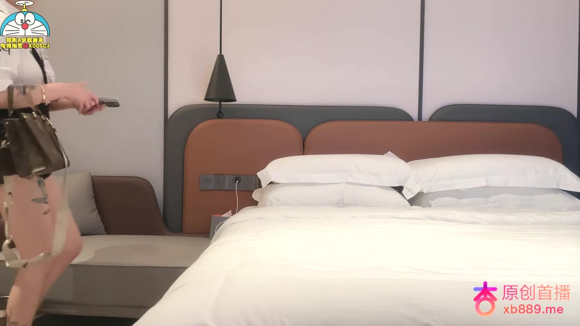 打扮酷酷的御姐很骚但会的姿势不多封面图