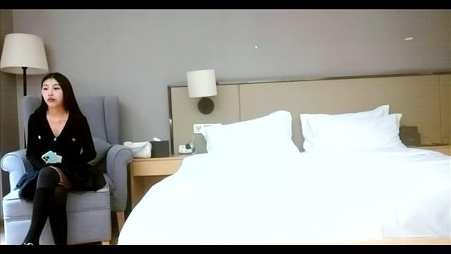 高挑的外围小姐姐封面图