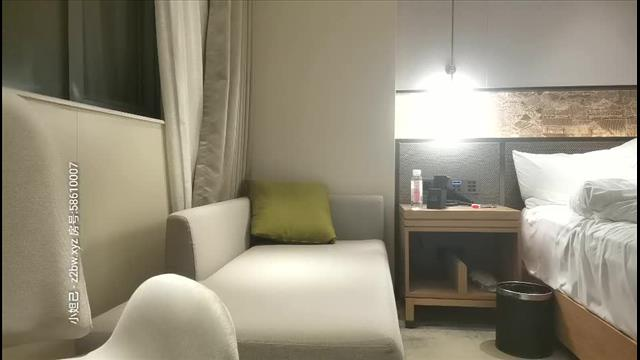 搞艺术的舞蹈系美女封面图