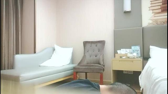 瓜子脸大眼睛人妻封面图