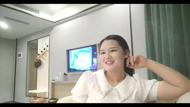 皮肤白皙有点儿害羞的人妻少妇封面图