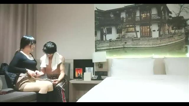 老师兼职大胸人美乖巧封面图