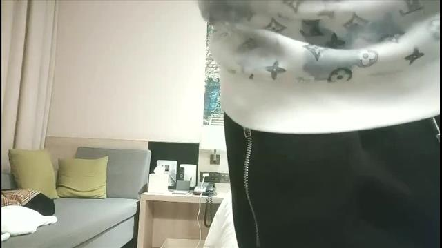 撩下内衣吸吮奶子封面图