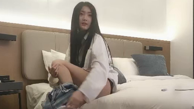 萝莉学妹 自带开档黑丝封面图