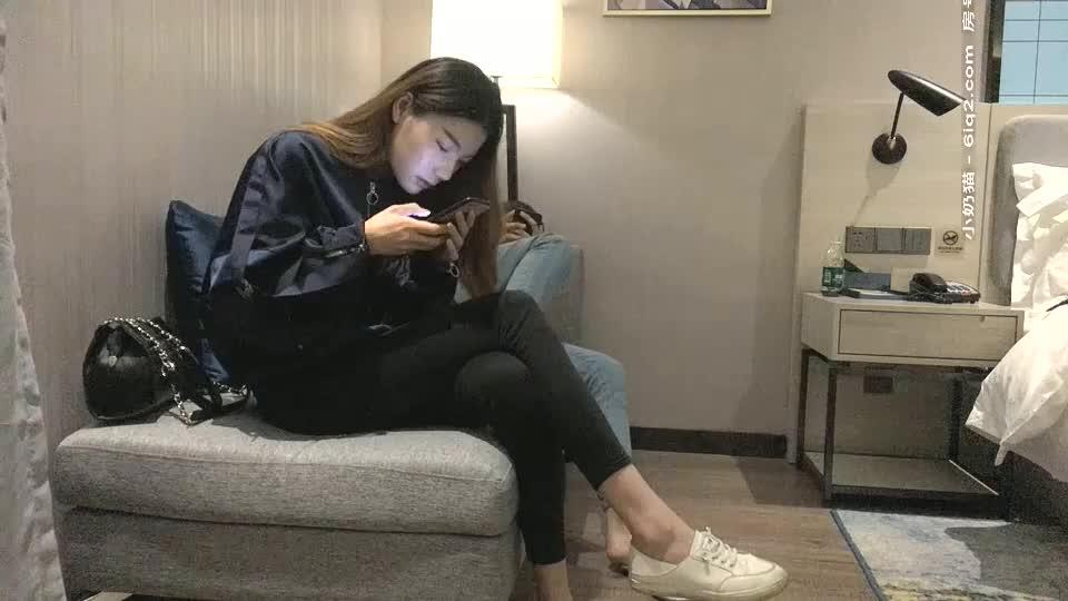 美女肤白貌美大长腿 抱起狂插汗流浃背封面图