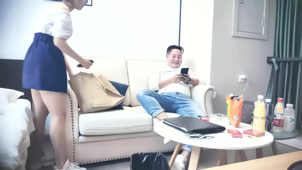 少妇白靓长发可爱兔女装打扮好诱惑封面图
