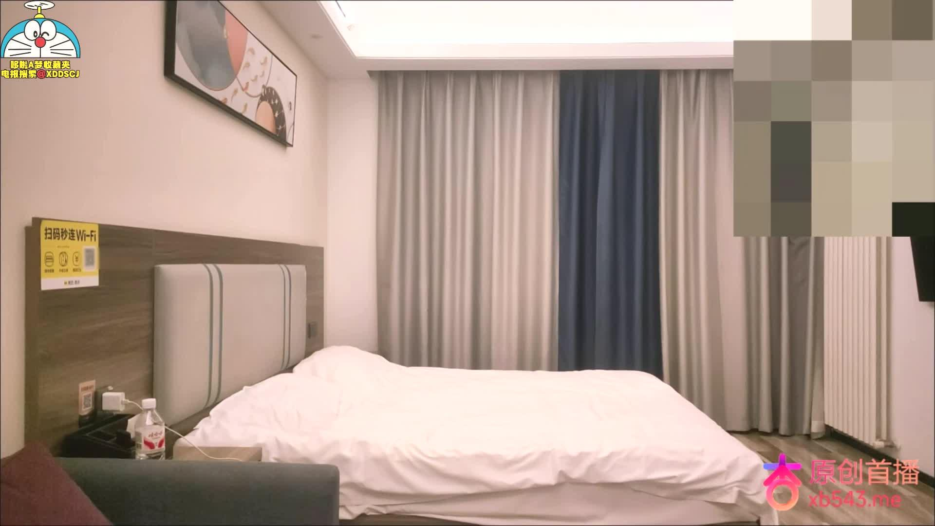 偷偷兼职的小妹妹身材娇小苗条有种萝莉的感觉封面图