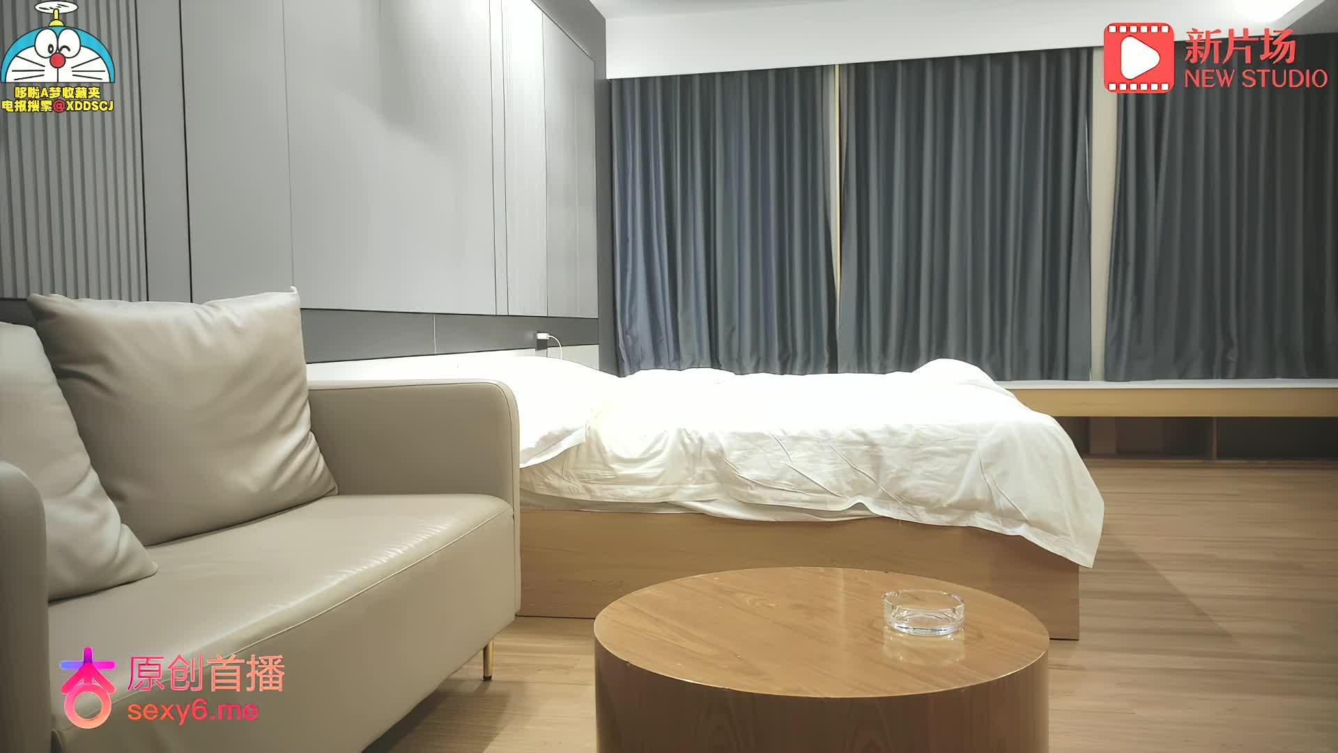 约操颜值女神00年小网红封面图