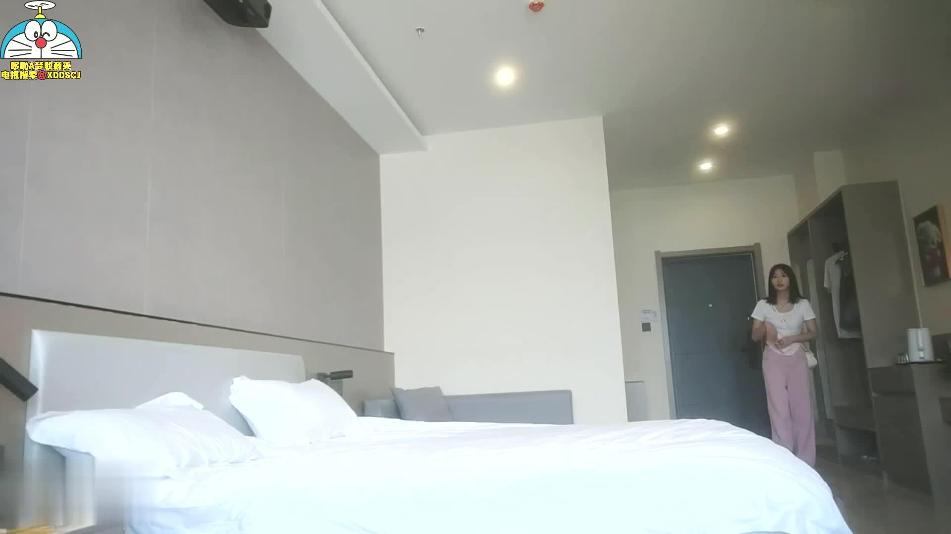 在校女大兼职学生妹逼紧水多温柔听话封面图