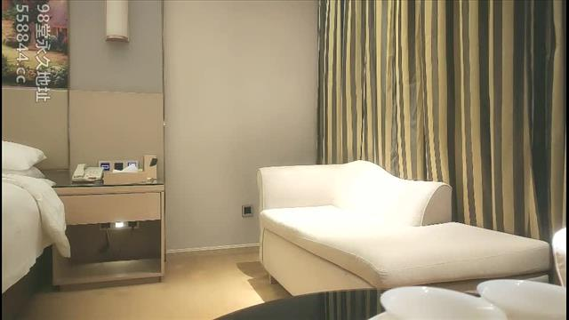 长裙网红脸外围妹封面图