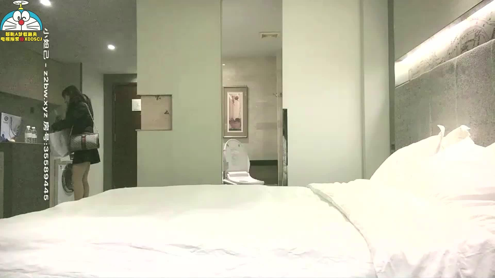 专业外围小姐姐刚进门就穿上丝袜脱下短裙封面图