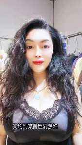 又约巨乳熟妇52岁封面图