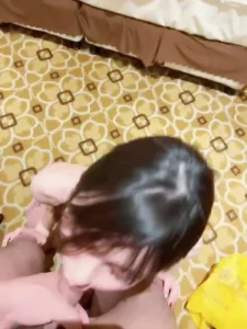 “射我嘴里我要吃精液快给我”已婚少妇淫荡无比对白刺激封面图