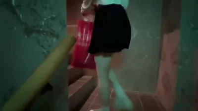 女神就是骚的可以，扭捏的眼神就瞬间硬起来想操死她！封面图