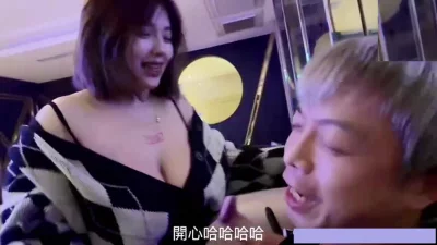 卧槽这大奶子！无法直视！怕流鼻血！KTV玩的也太开放了封面图