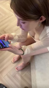 极品护士偷情先给男友发消息说在陪闺蜜逛街 结果在给他戴绿帽封面图