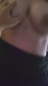 爆操巨乳女大3封面图