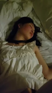 从酒吧出来读艺术的大一学妹让我干她封面图