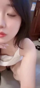 【章哥经典】妹子很听话逼毛很多有大量对白（女生已成年）封面图