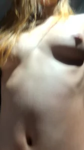 黄毛精神小妹，完整版已上传至电报群封面图