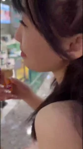 人间白月光，刚上大一的超级嫩妹被我内射，全身白里透红，小穴都是粉红色封面图