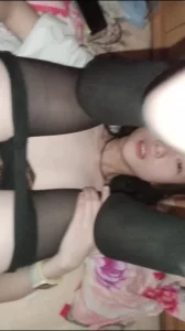 “被邻居听到我看你怎么搞”去经常穿黑丝的05年女同事家里偷情 刺激封面图