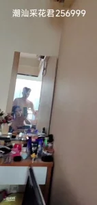 小区阳台爆操潮汕母狗人妻欣赏都市激情（微露脸）封面图