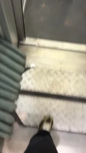 在高铁卫生间用假几把自慰封面图