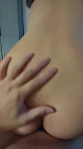 后入小女友封面图