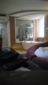 womaninbed nineteen封面图