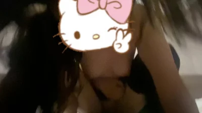 （视频女主已经成年）母狗学妹上位骑乘封面图