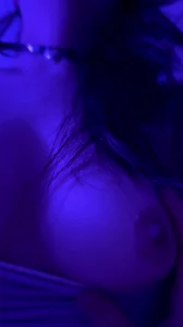 骚比的奶子很诱人封面图