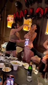 顶级富人圈泄密，上海顶级会所名媛盛宴，富哥们会所嗨完直接带回酒店啪啪封面图