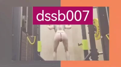 健身结束后，商场扭臀封面图