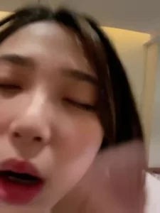 极品身材大胸妹，完整版已上传至电报群封面图
