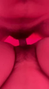 少妇家里床上抽插封面图