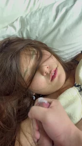 用完即扔的BBW肉便器 颜射后带着精液封面图