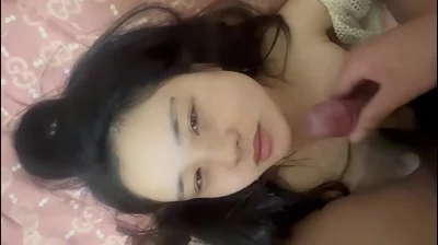 新彩传媒学院大三学姐极度反差和男友做爱被顔射封面图