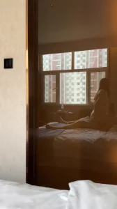 微露脸 白嫩肥臀小骚逼女上封面图