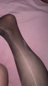 老婆的珍珠连体紫色丝袜封面图